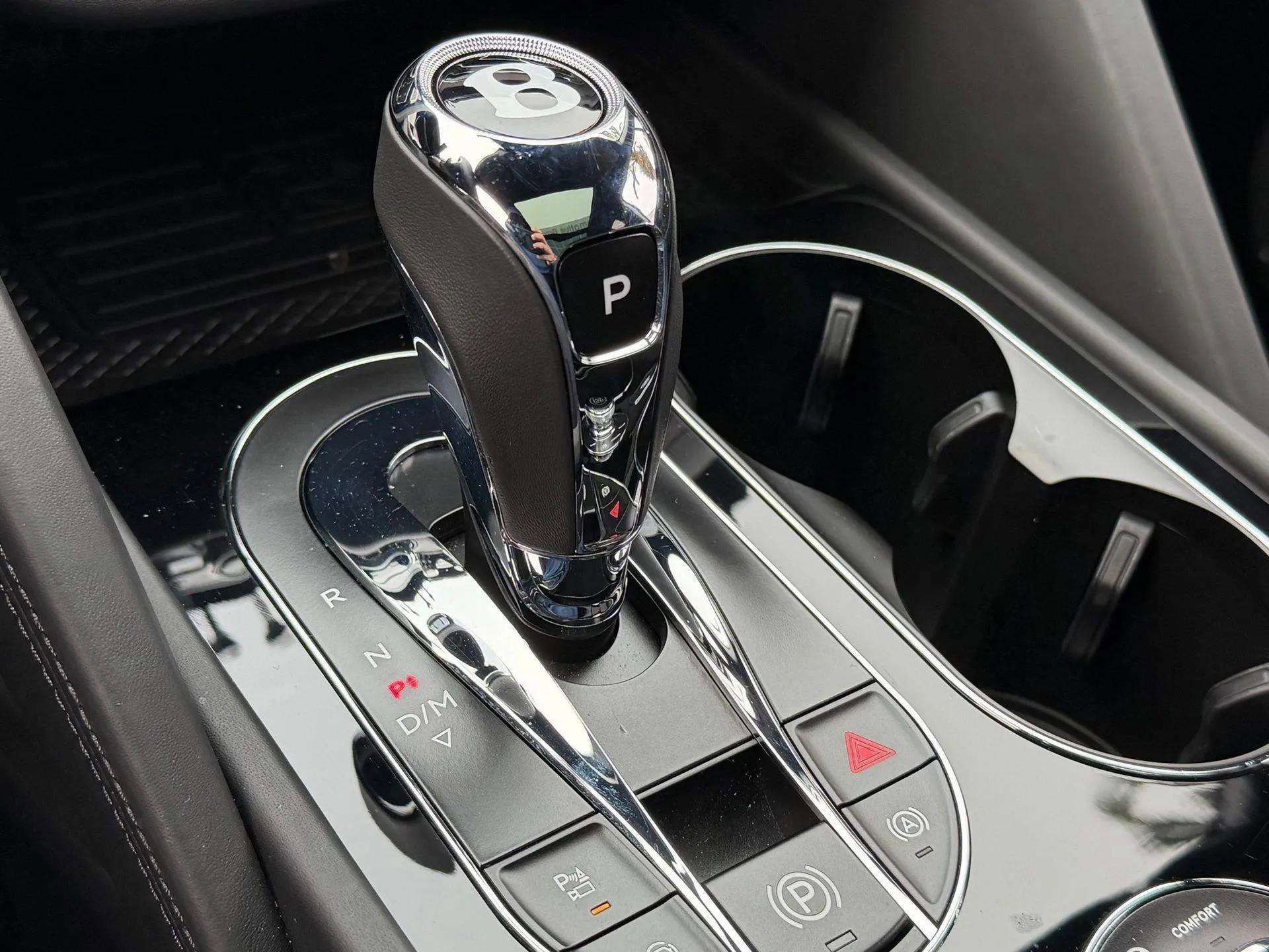 Used 2024 Bentley Bentayga Extended Wheelbase image 54