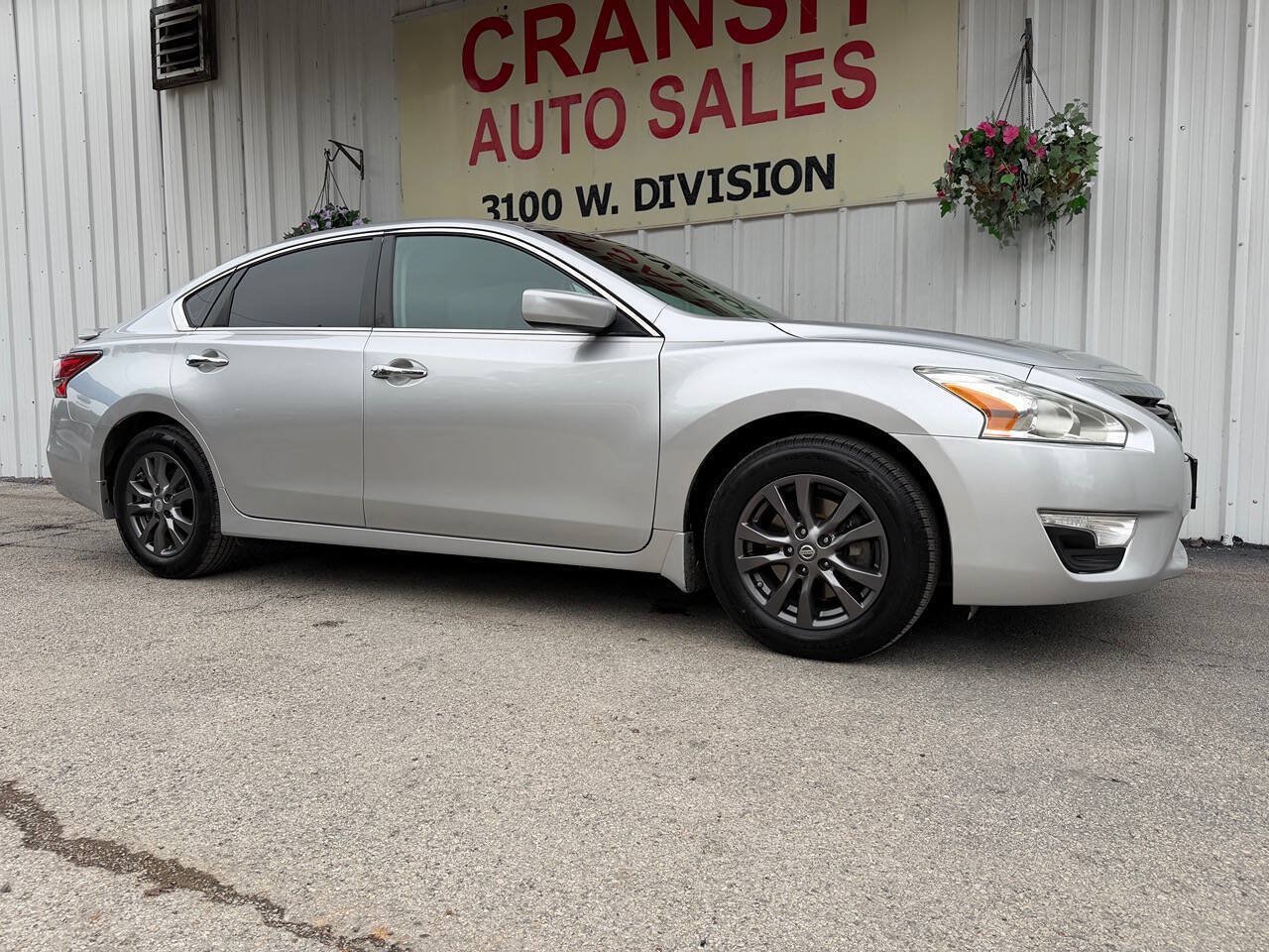 Used 2015 Nissan Altima 2.5 S w/ Special Edition Package FWD image 2