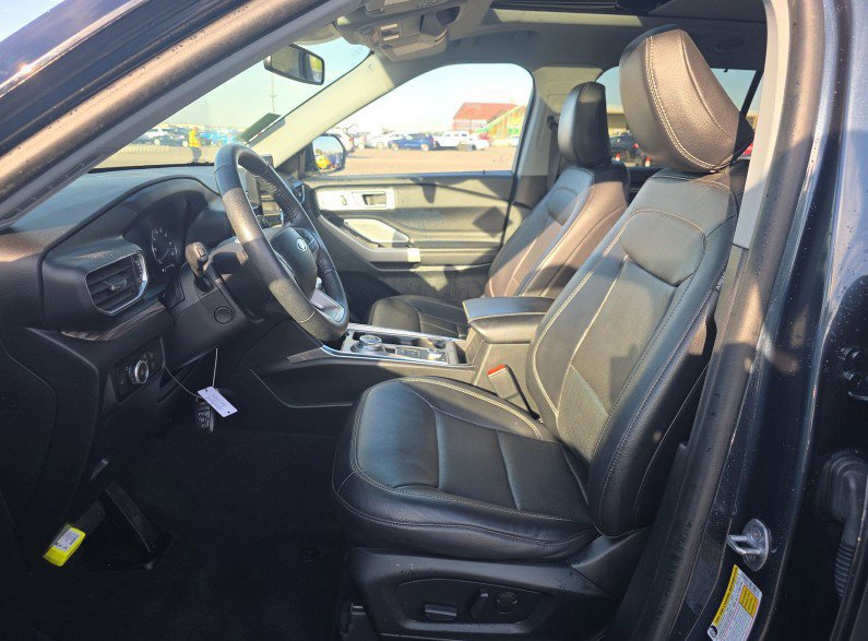 Used 2023 Ford Explorer Limited w/ Limited Technology Package AWD/4WD image 2