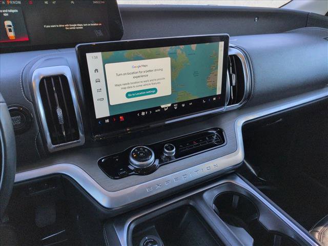 Used 2025 Ford Expedition Platinum image 15