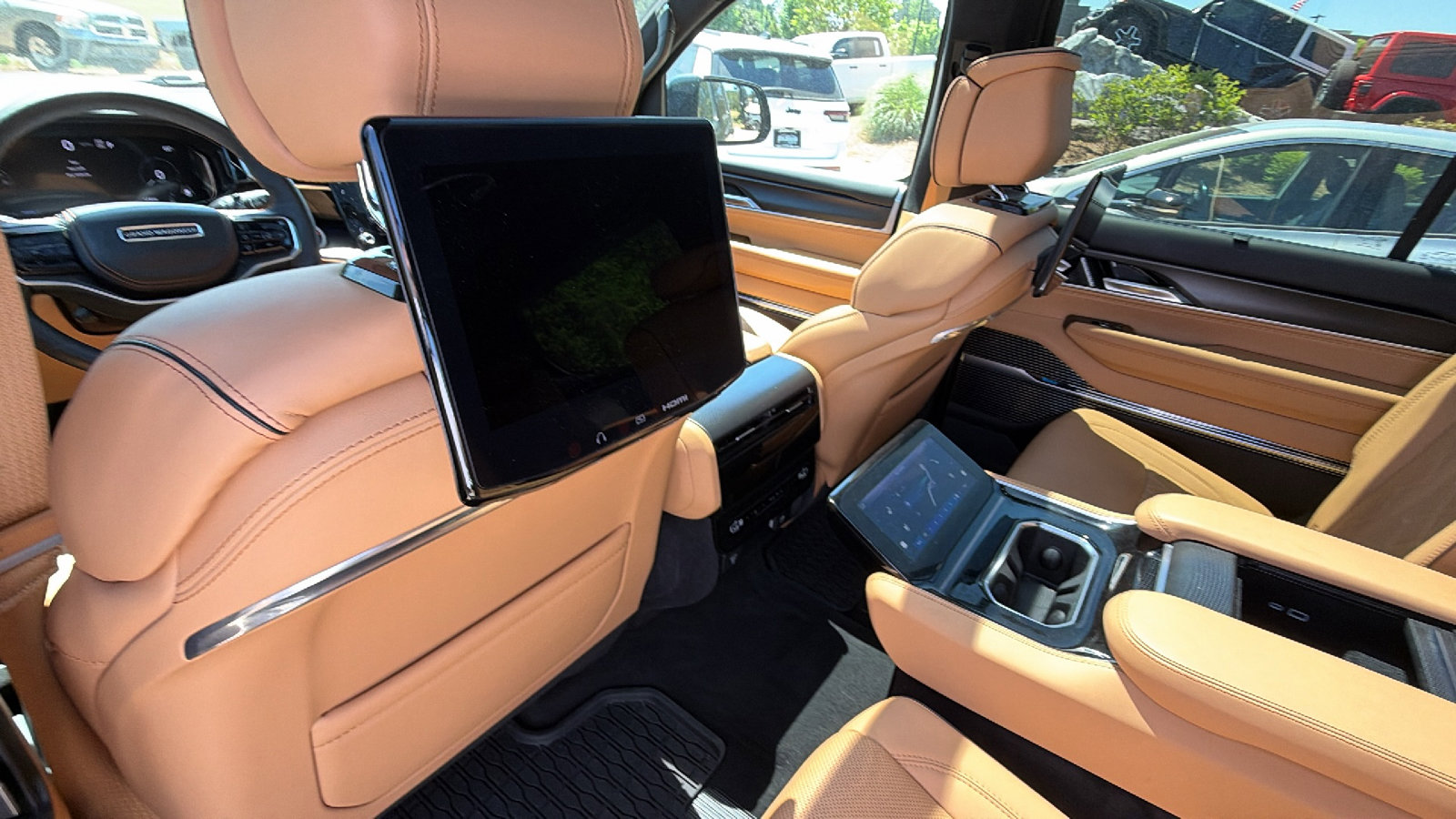 Used 2025 Jeep Grand Wagoneer Series III w/ Rear Seat Video Group 1 AWD/4WD image 27