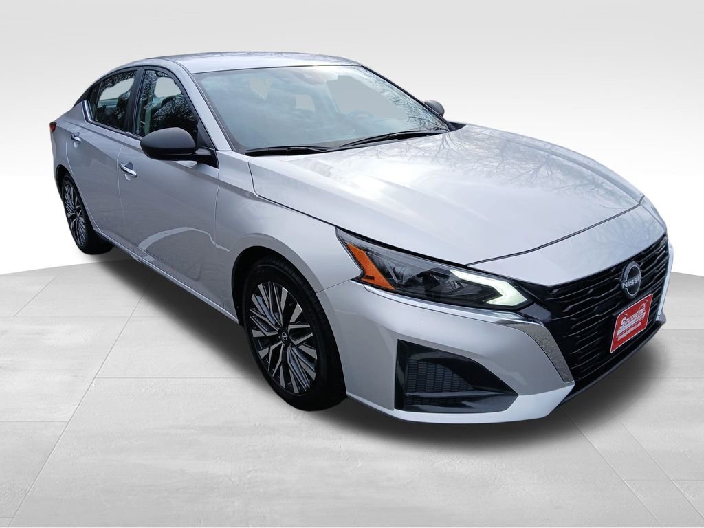 Used 2024 Nissan Altima 2.5 SV image 8