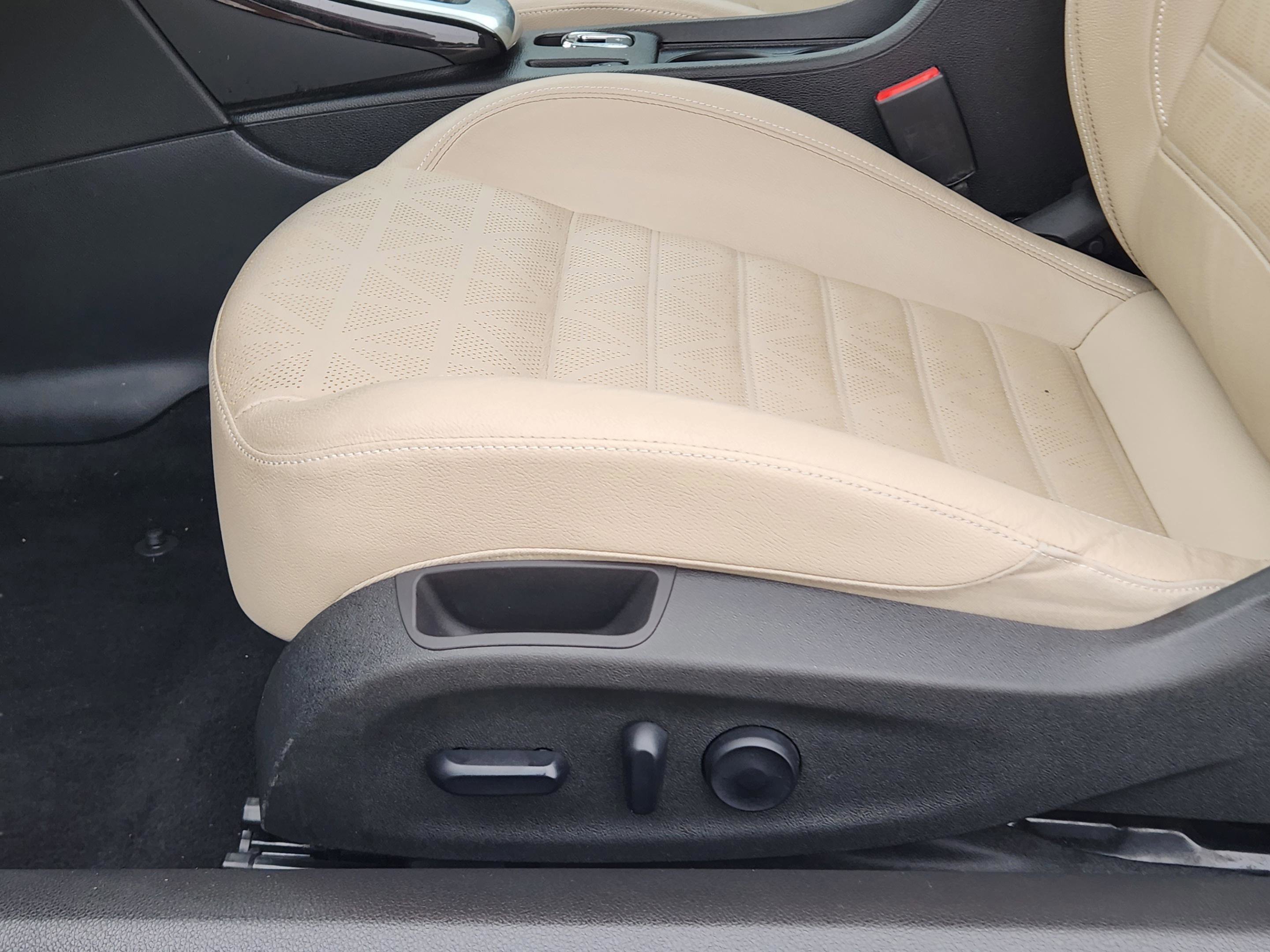 Used 2019 Buick Cascada Premium image 27