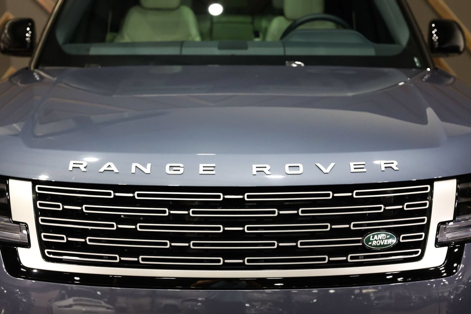Used 2025 Land Rover Range Rover SE AWD/4WD image 11