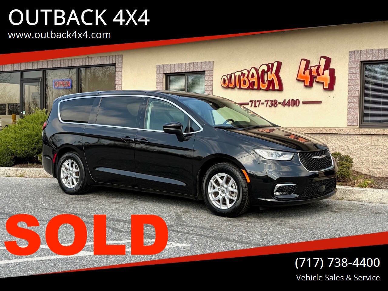 Used 2023 Chrysler Pacifica Touring-L FWD image 1