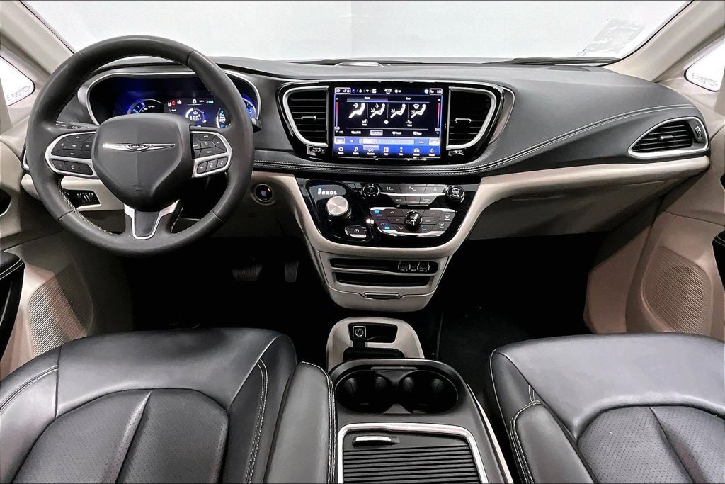 Used 2024 Chrysler Pacifica Limited FWD image 17