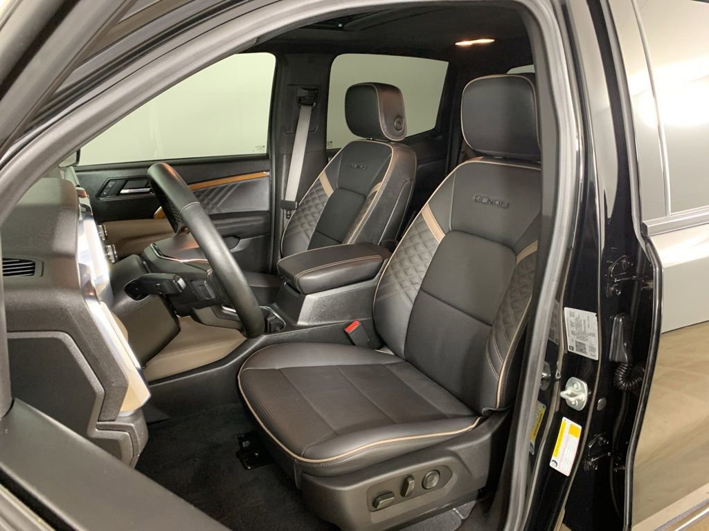 Used 2025 GMC Canyon Denali AWD/4WD image 29