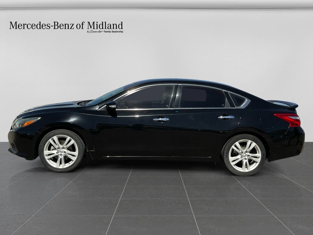 Used 2017 Nissan Altima 3.5 SL w/ 3.5SL Technology Package image 4