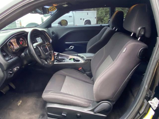 Used 2015 Dodge Challenger SXT image 10