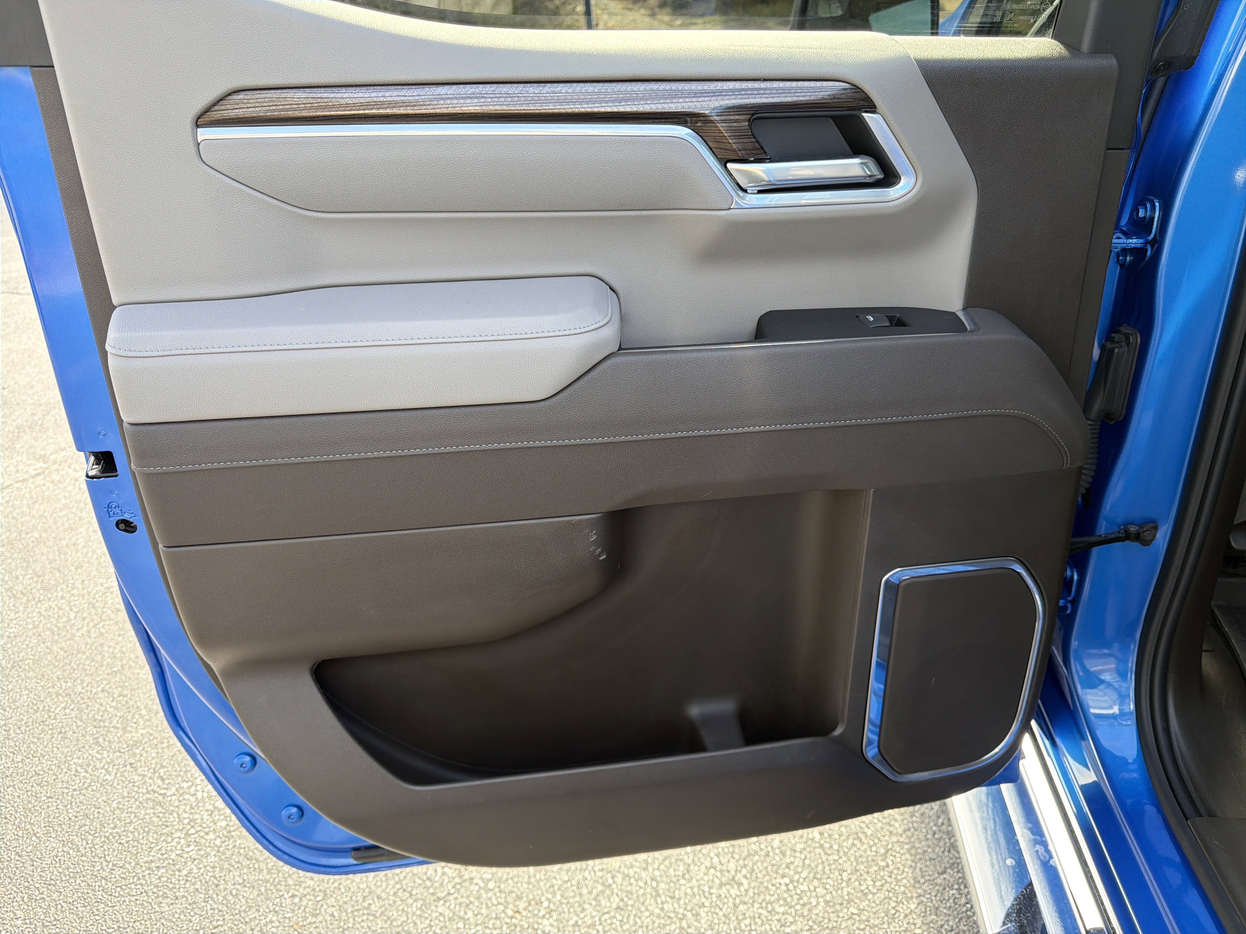 Used 2025 Chevrolet Silverado 1500 LT w/ Leather Package image 21