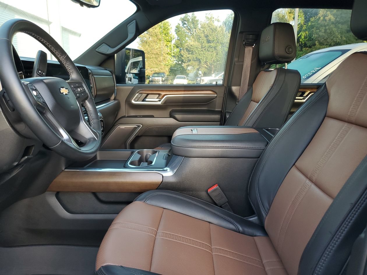 Used 2025 Chevrolet Silverado 3500 High Country w/ High Country Premium Package AWD/4WD image 19