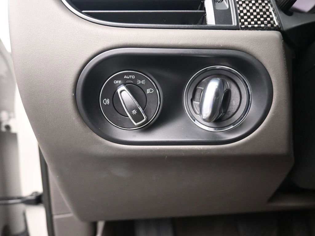 Certified 2021 Porsche Macan Turbo image 24