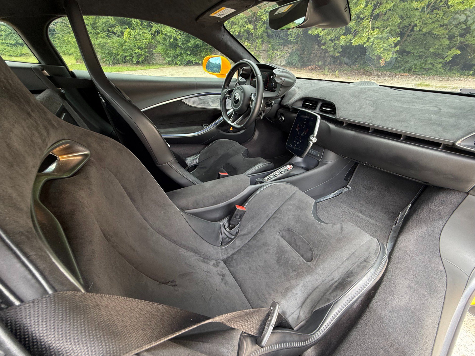 Used 2024 McLaren Artura RWD image 25