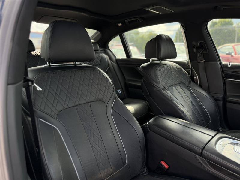 Used 2018 BMW 750i RWD image 26