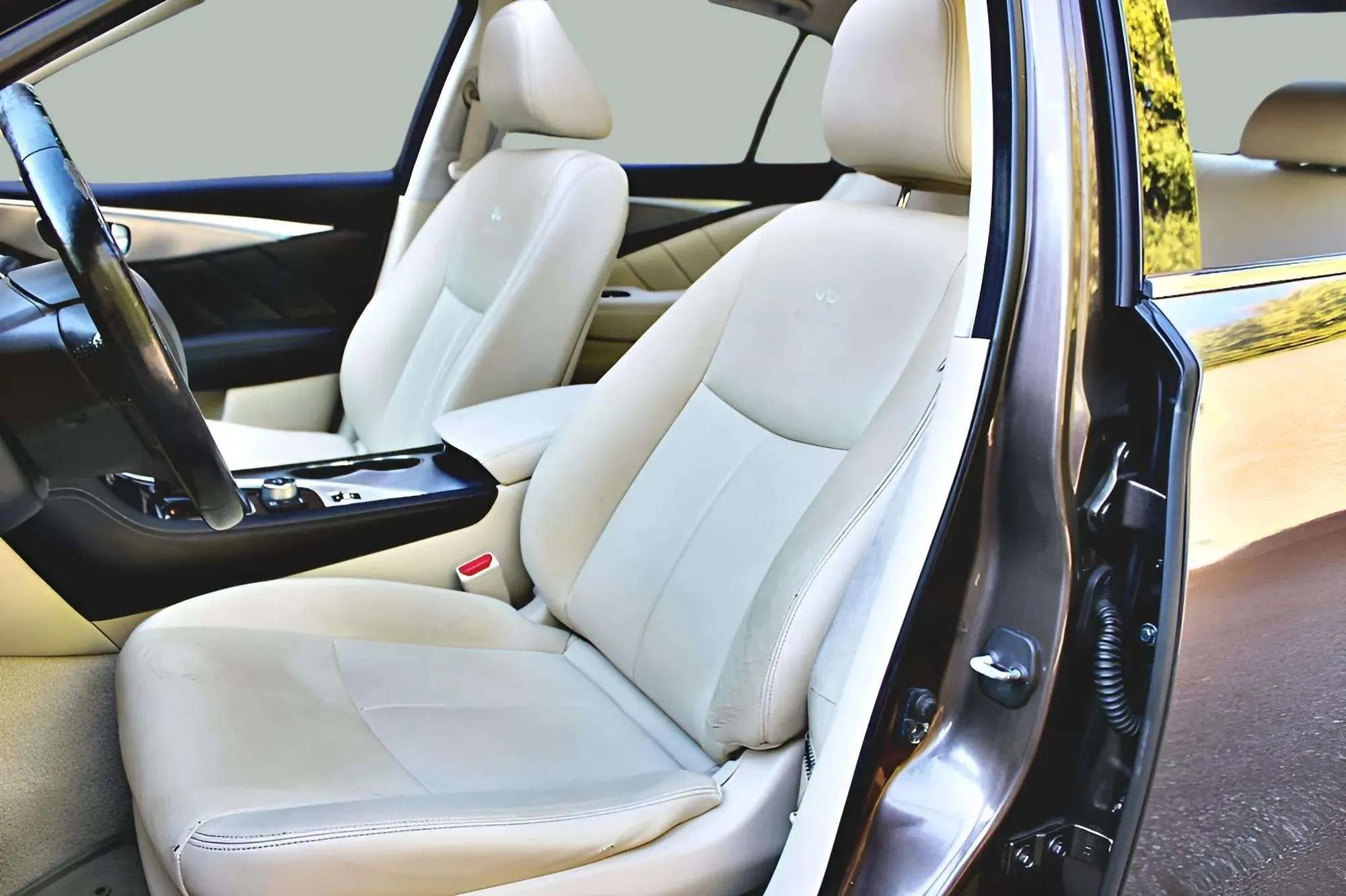 Used 2014 INFINITI Q50 Premium w/ Navigation Package image 24