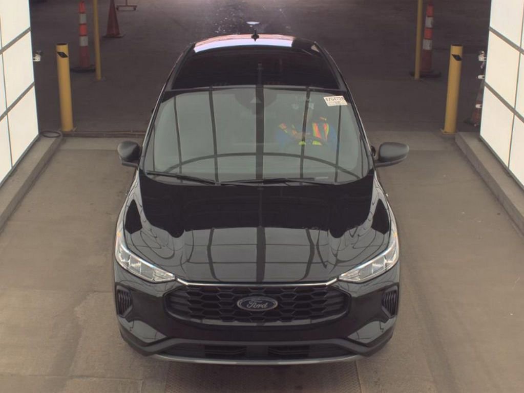 Used 2025 Ford Escape ST-Line w/ Equipment Group 301A image 3