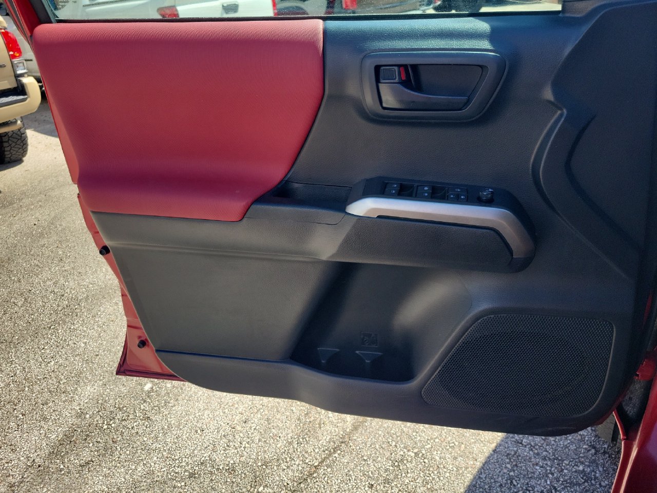 Used 2022 Toyota Tacoma SR5 w/ Technology Package RWD image 13
