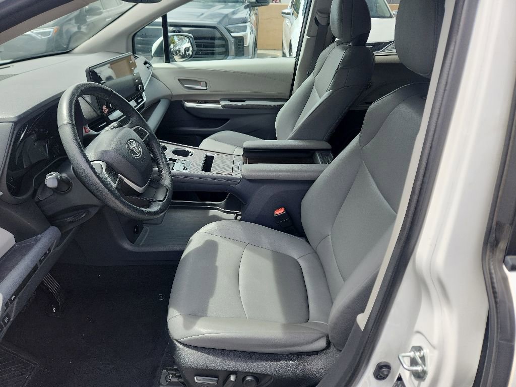 Used 2023 Toyota Sienna XLE FWD image 10