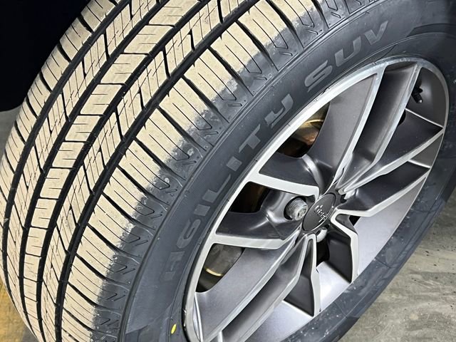 Used 2020 Jeep Grand Cherokee Laredo w/ 18" Wheel & 8.4" Radio Group image 38