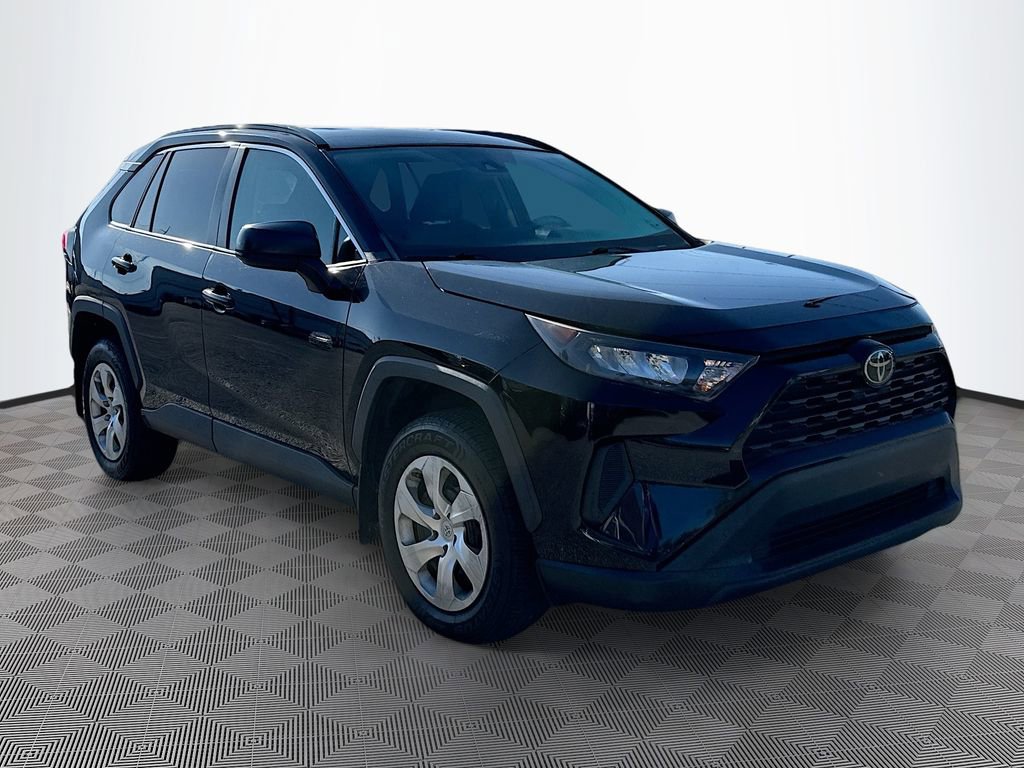 Used 2021 Toyota RAV4 LE image 3