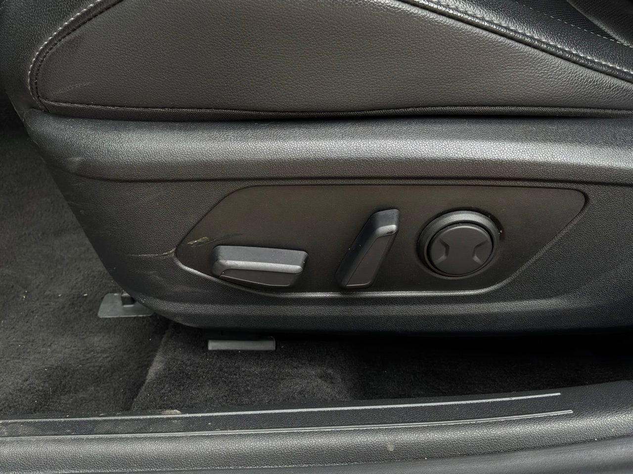 Used 2025 Hyundai Elantra Limited FWD image 11