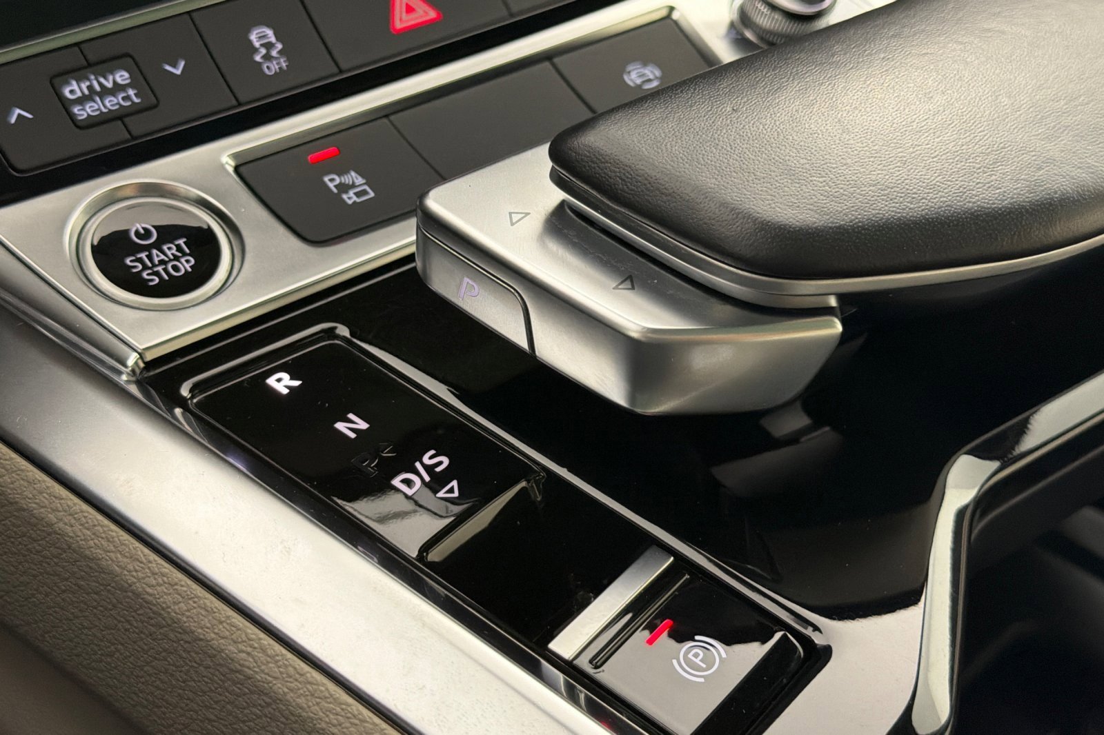 Certified 2023 Audi e-tron Premium w/ Convenience Plus Package AWD/4WD image 21