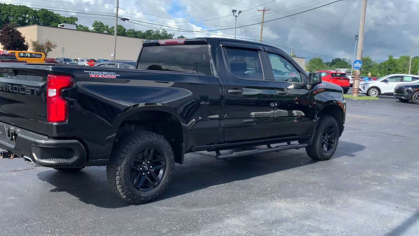 Certified 2021 Chevrolet Silverado 1500 Custom Trail Boss w/ LPO, Dark Essentials Package AWD/4WD image 8