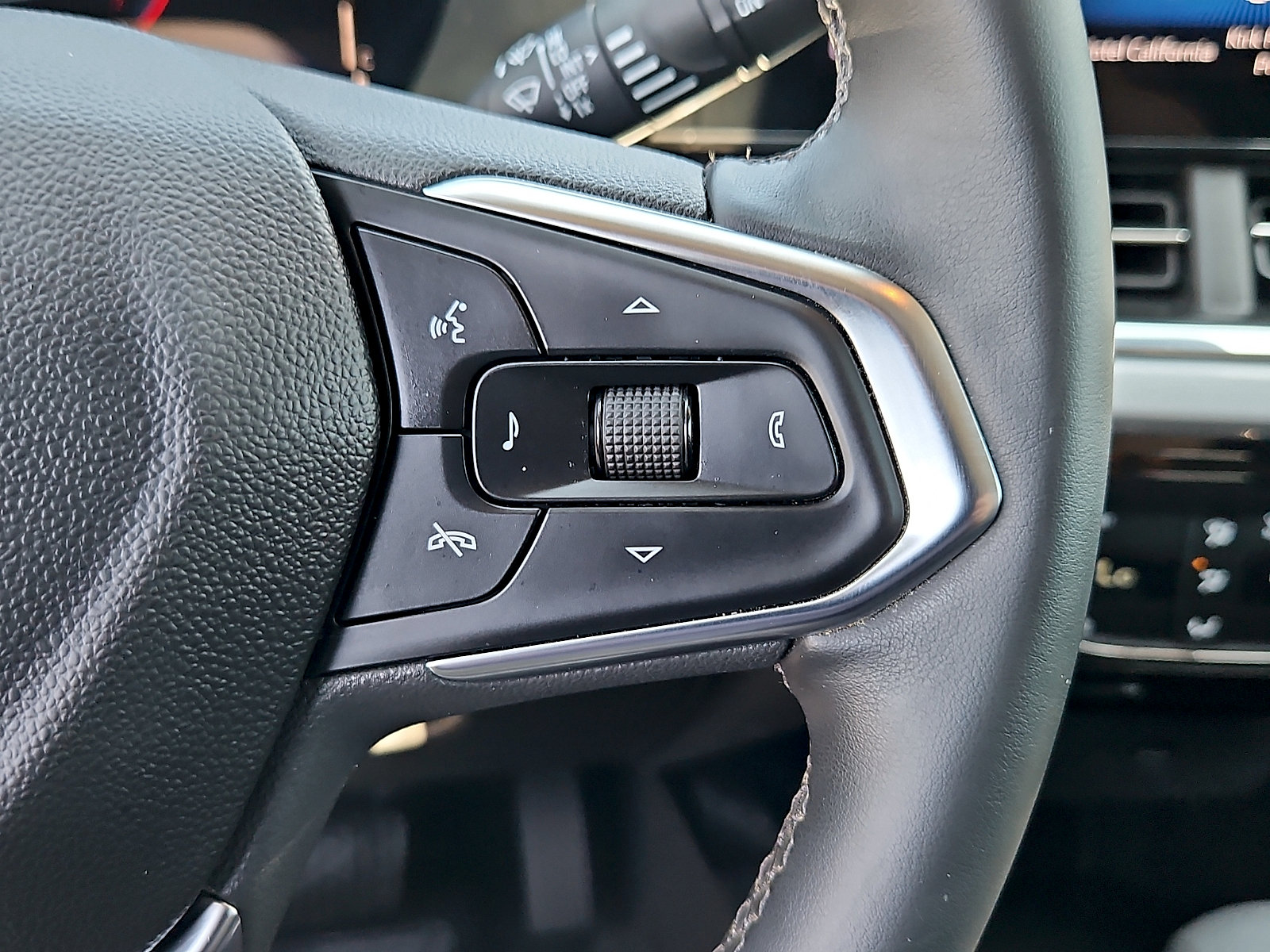 Certified 2024 Chevrolet Trax LT w/ Driver Confidence Package FWD image 22