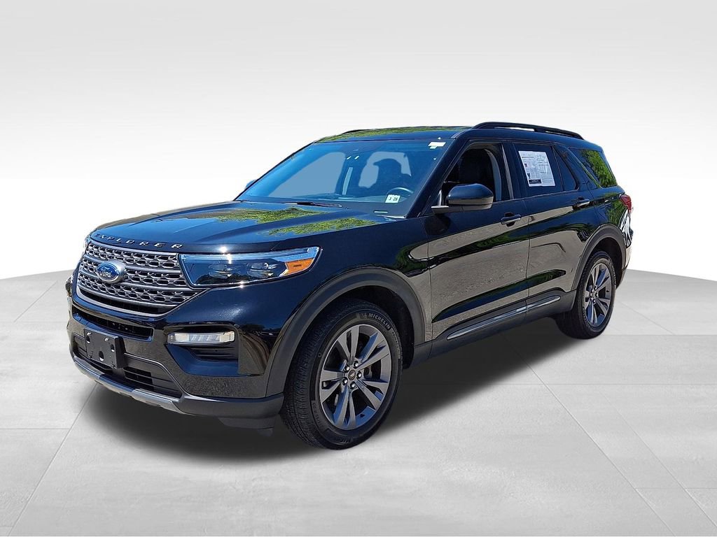 Used 2023 Ford Explorer XLT w/ Equipment Group 202A AWD/4WD image 3