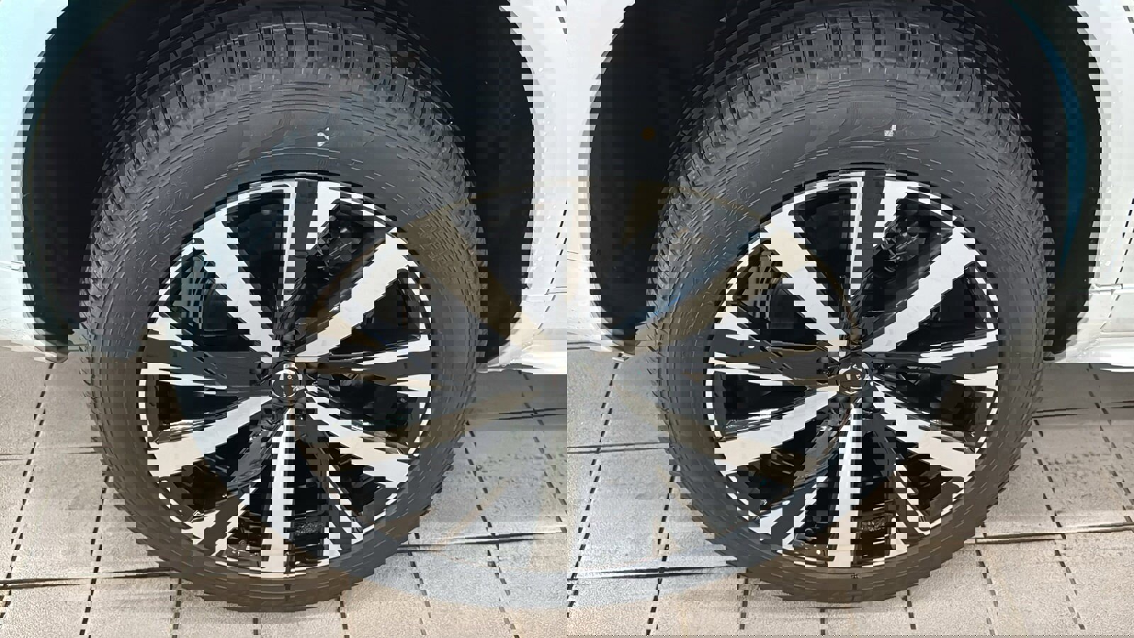 New 2026 Volvo XC90 B5 Core w/ Protection Package image 32