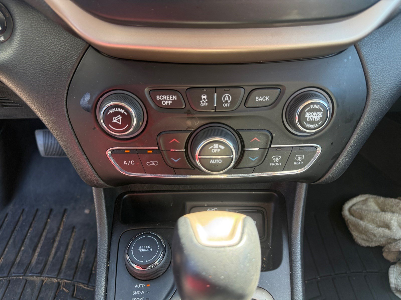 Used 2016 Jeep Cherokee Limited AWD/4WD image 12