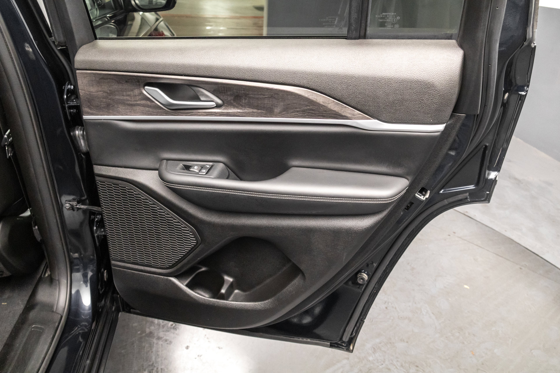 Used 2023 Jeep Grand Cherokee Limited AWD/4WD image 38