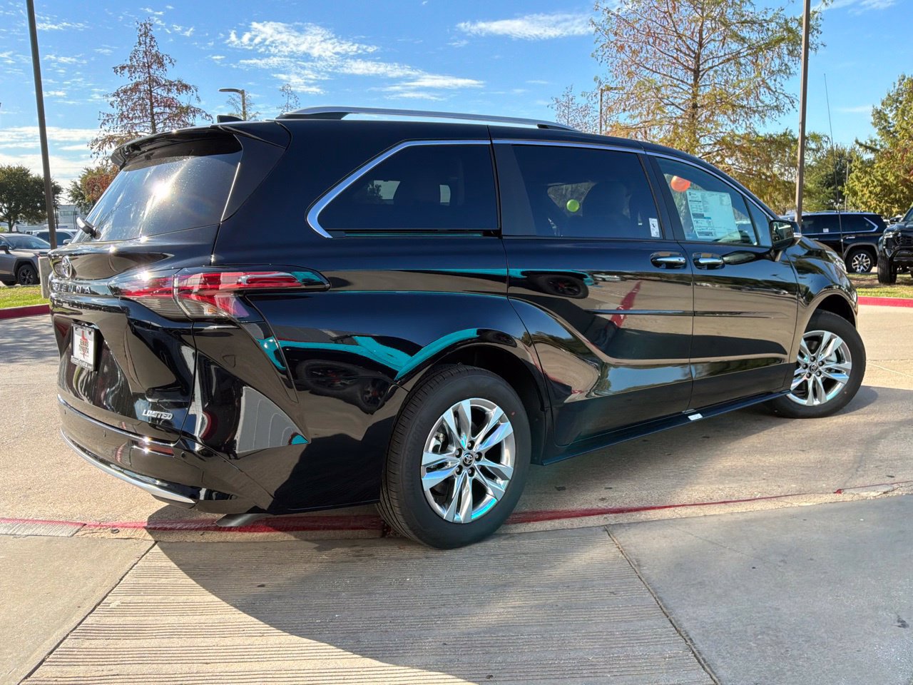New 2026 Toyota Sienna Limited FWD image 5