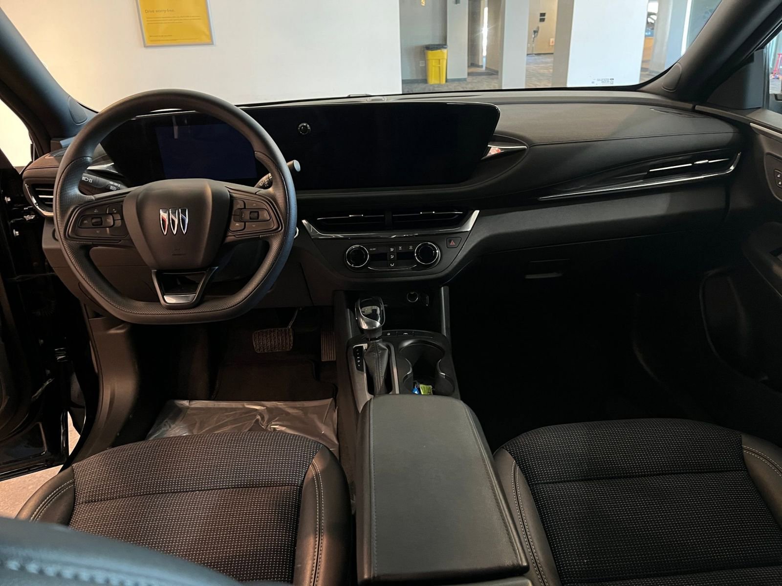 Used 2025 Buick Envista Preferred image 32