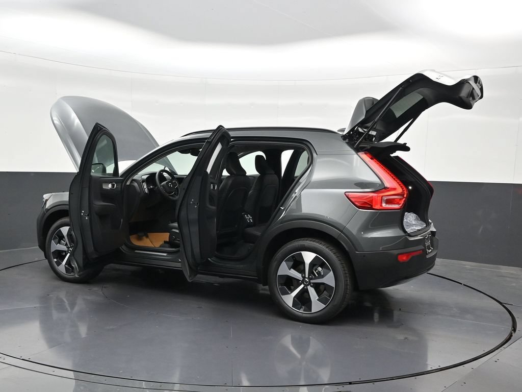 New 2026 Volvo XC40 B5 Plus w/ Climate Package AWD/4WD image 33