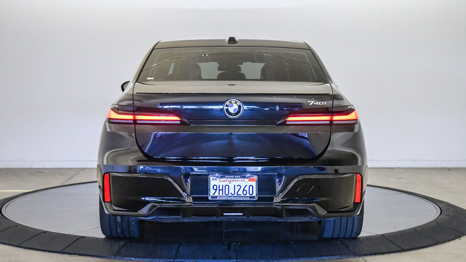 Certified 2023 BMW 740i w/ Parking Assistance Package RWD image 3