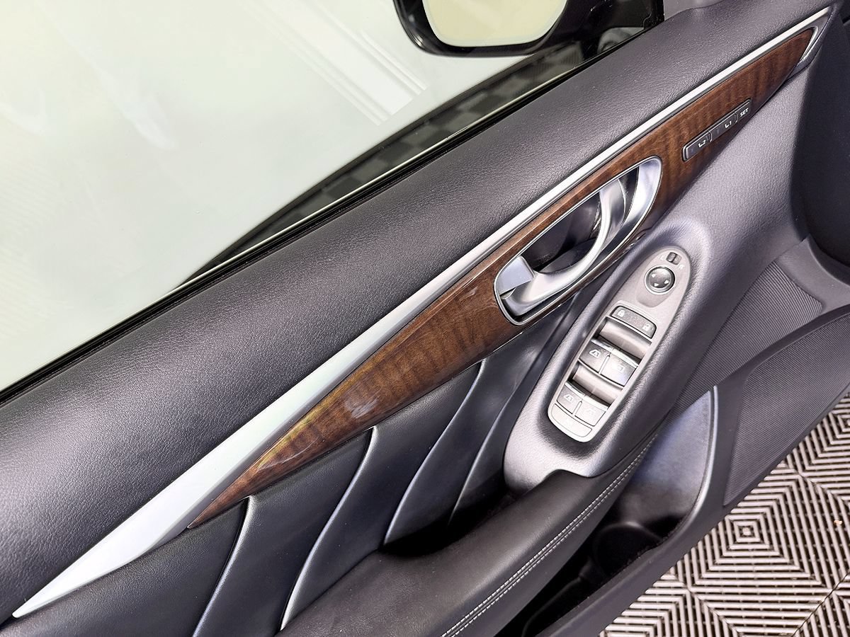 Used 2015 INFINITI Q50 w/ Deluxe Touring Package RWD image 29