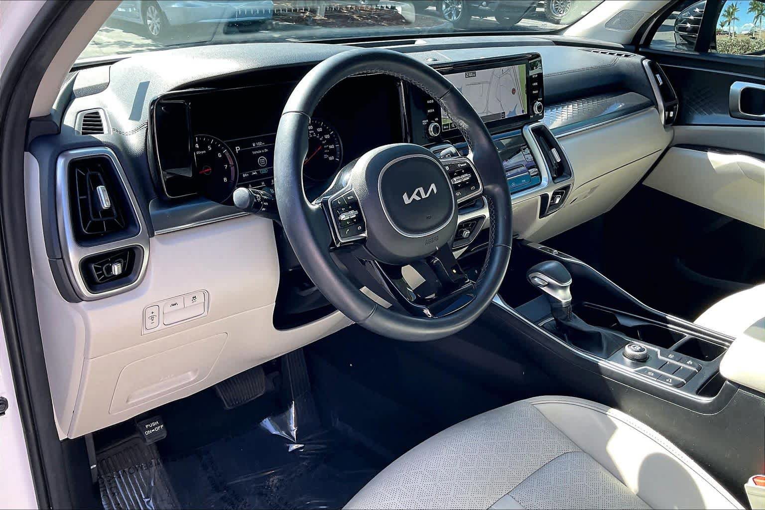 Used 2023 Kia Sorento S image 14
