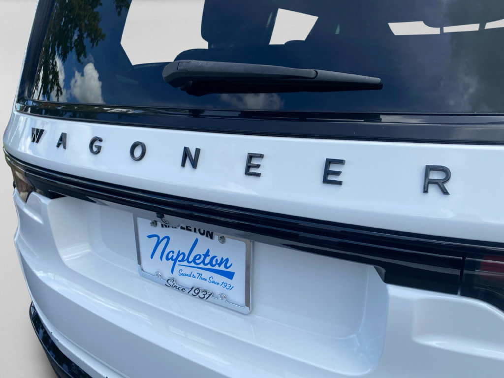 Used 2023 Jeep Wagoneer Series II RWD image 31