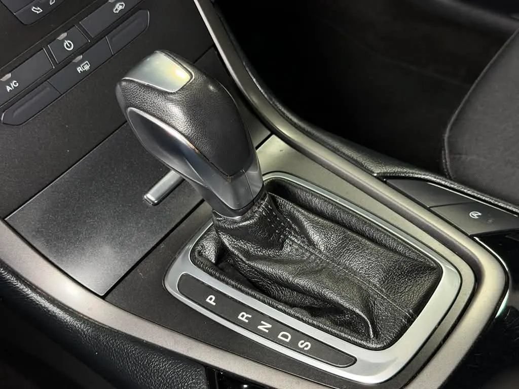 Used 2018 Ford Edge SE FWD image 32