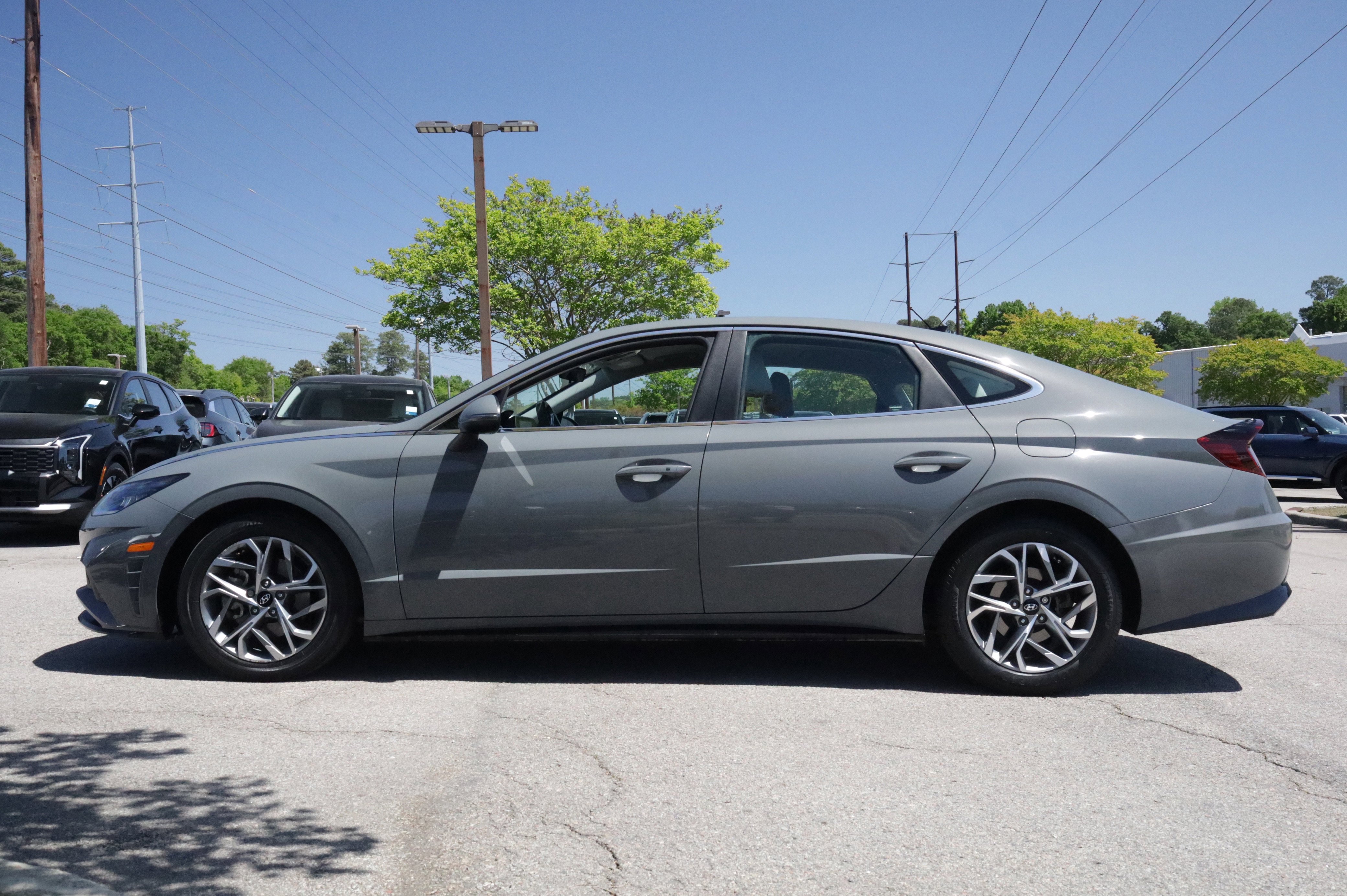Used 2021 Hyundai Sonata SEL FWD image 2