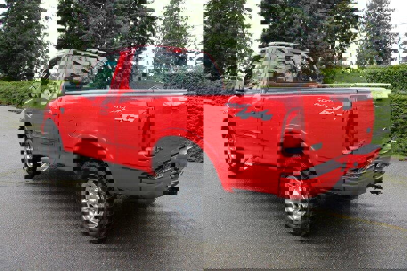 Used 2001 Ford F150 XLT image 4