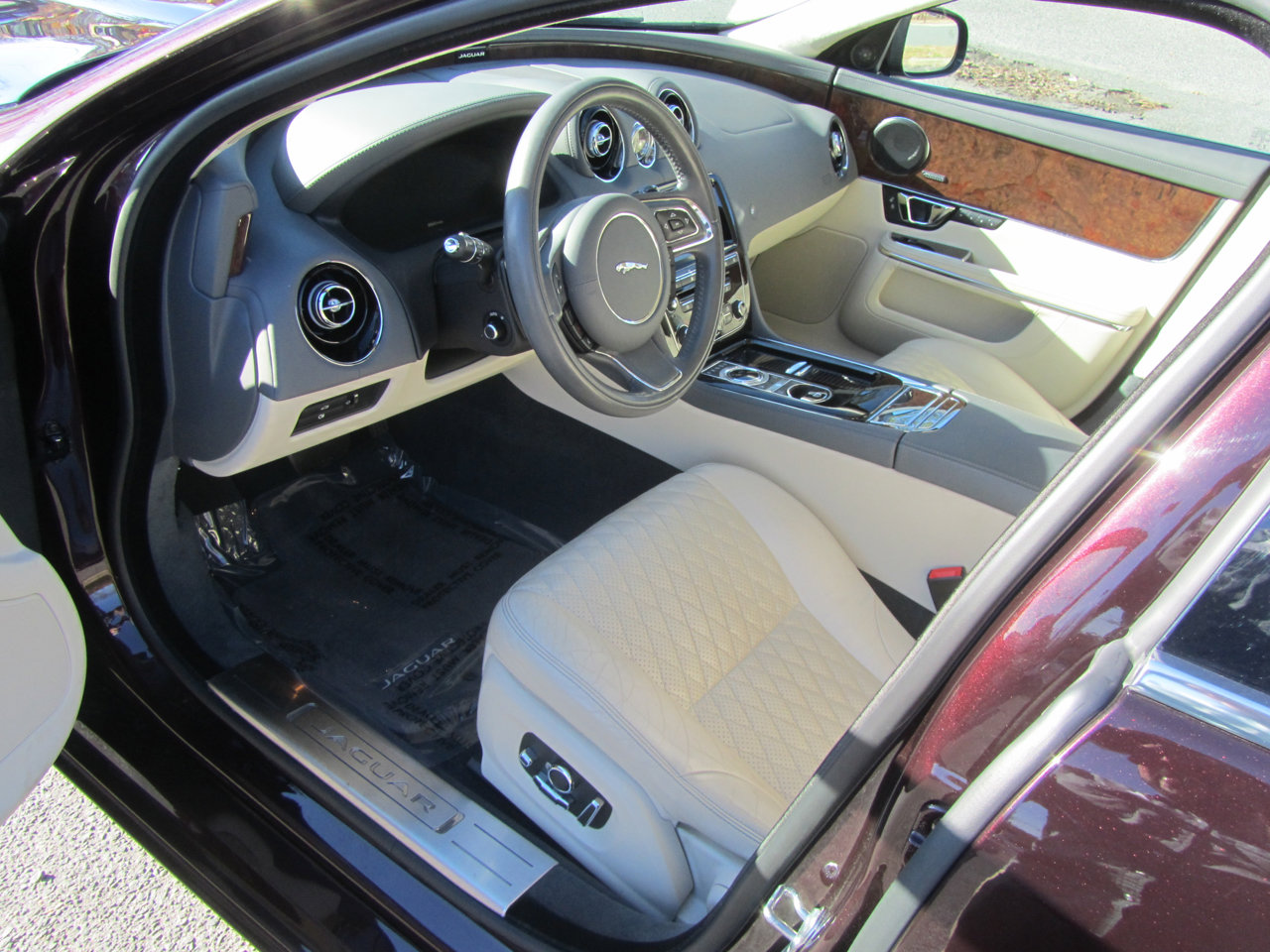 Used 2018 Jaguar XJ L Portfolio image 17