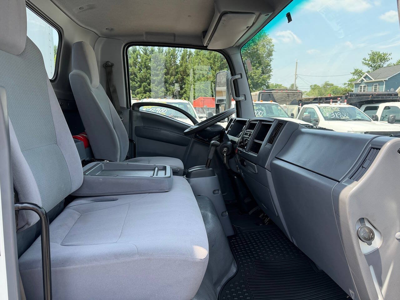 Used 2021 Isuzu NPR RWD image 17
