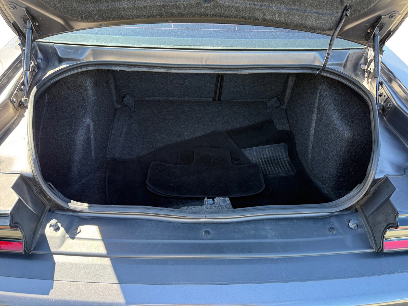 Used 2018 Dodge Challenger SXT w/ Blacktop Package image 17