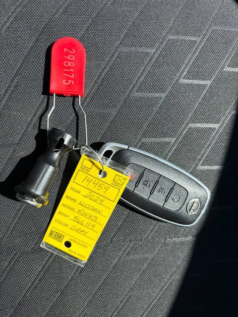 Used 2024 Nissan Kicks SV FWD image 6