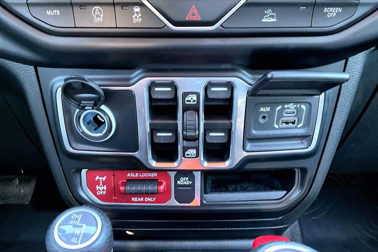 Certified 2022 Jeep Gladiator Mojave w/ LED Lighting Group AWD/4WD image 17