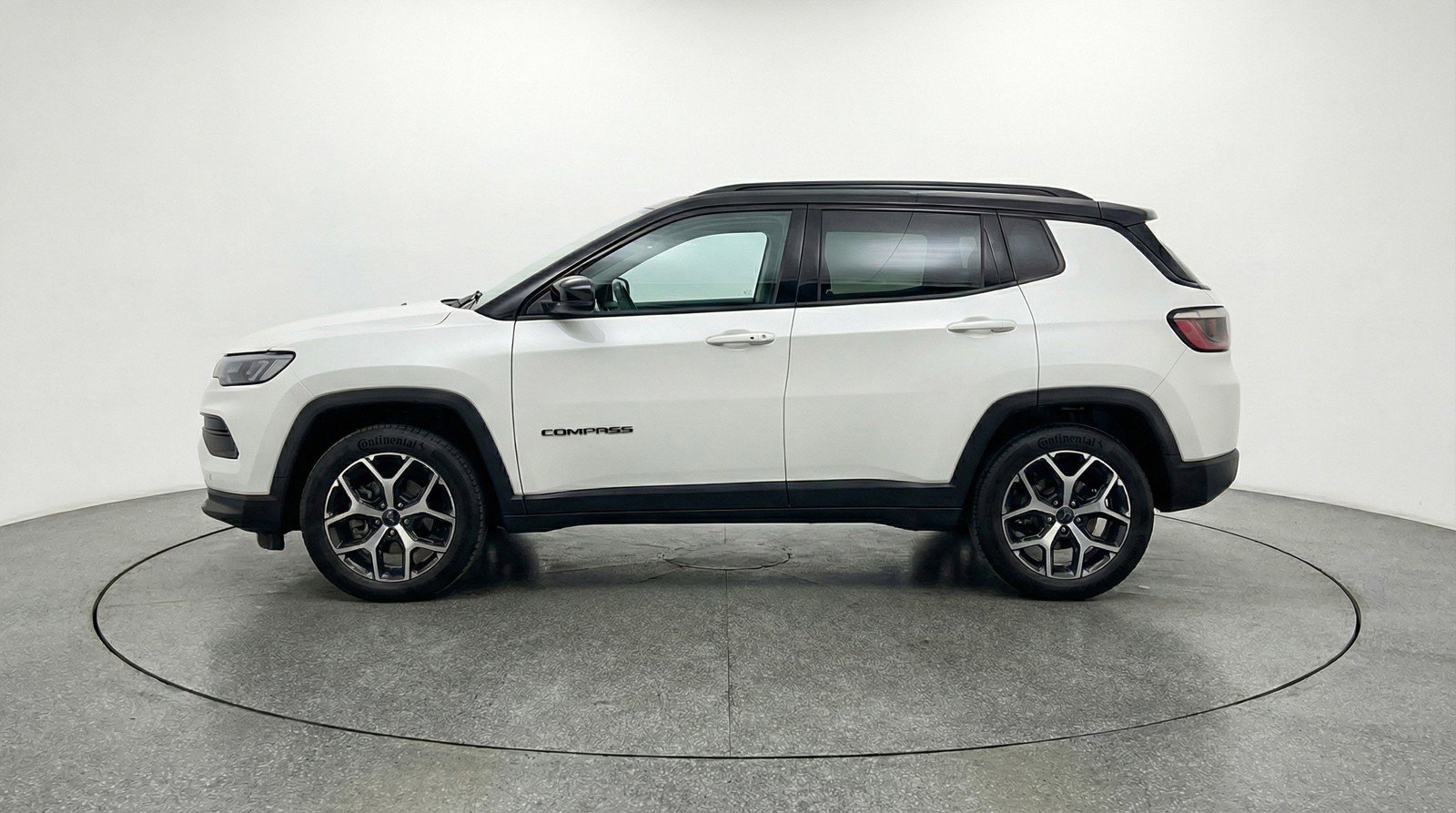 Used 2025 Jeep Compass Limited AWD/4WD image 5