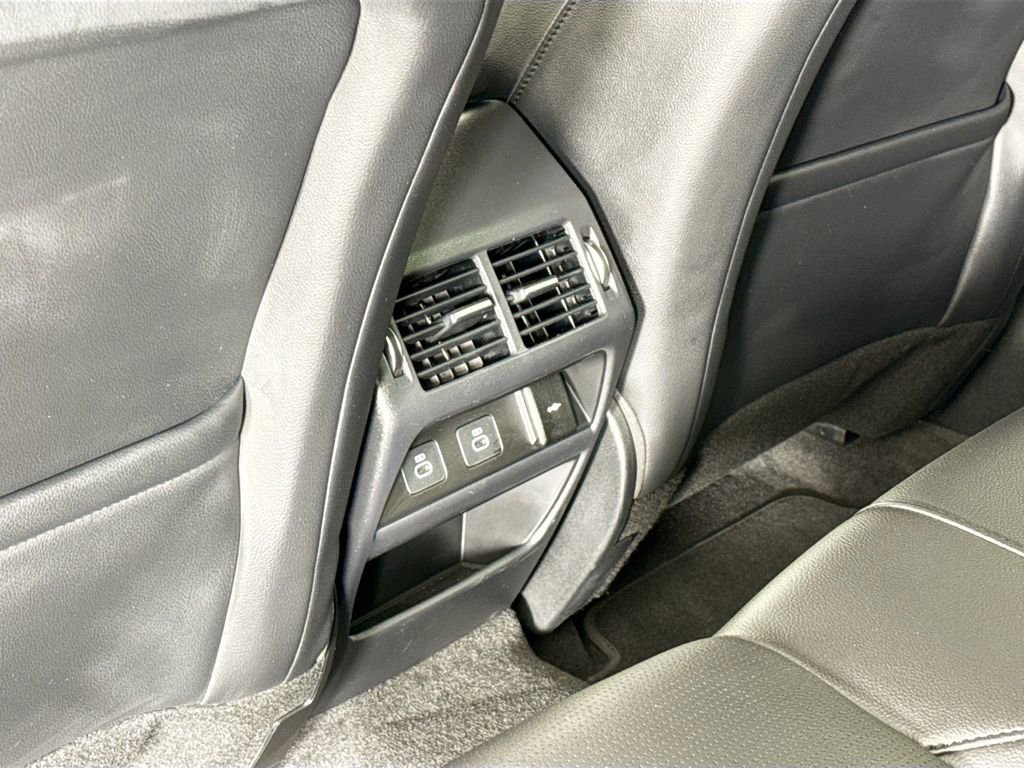 Used 2025 Land Rover Discovery Sport S image 16