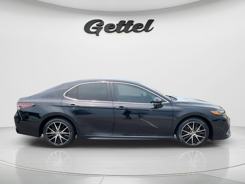 Used 2024 Toyota Camry SE w/ Convenience Package FWD image 4